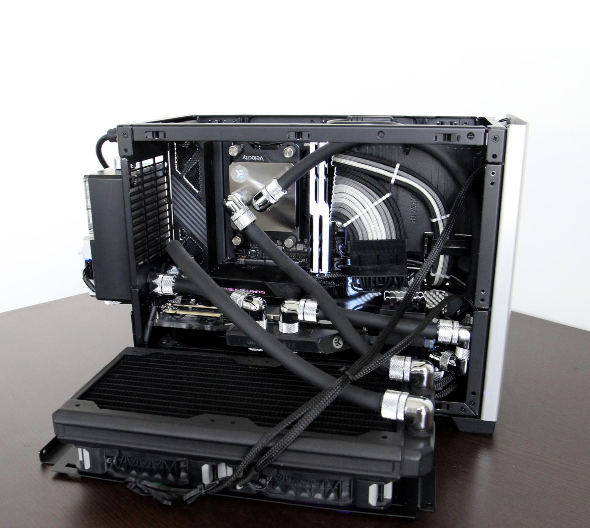 自作パソコンに挑戦１１ Pcケース Ncase M1 Black V6 1